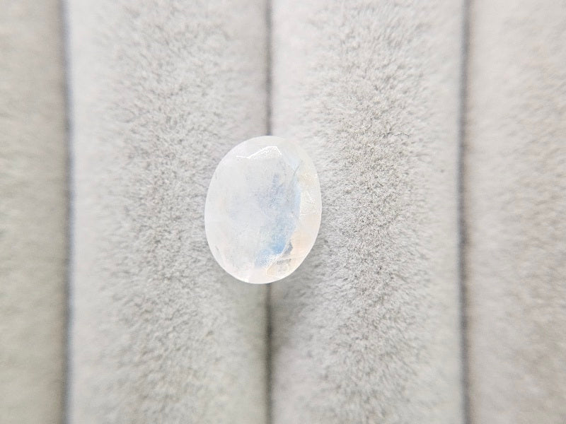 blMO-10　ブルームーンストーン　1.99ct