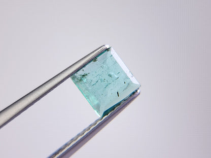 EM-13　エメラルド　0.56ct