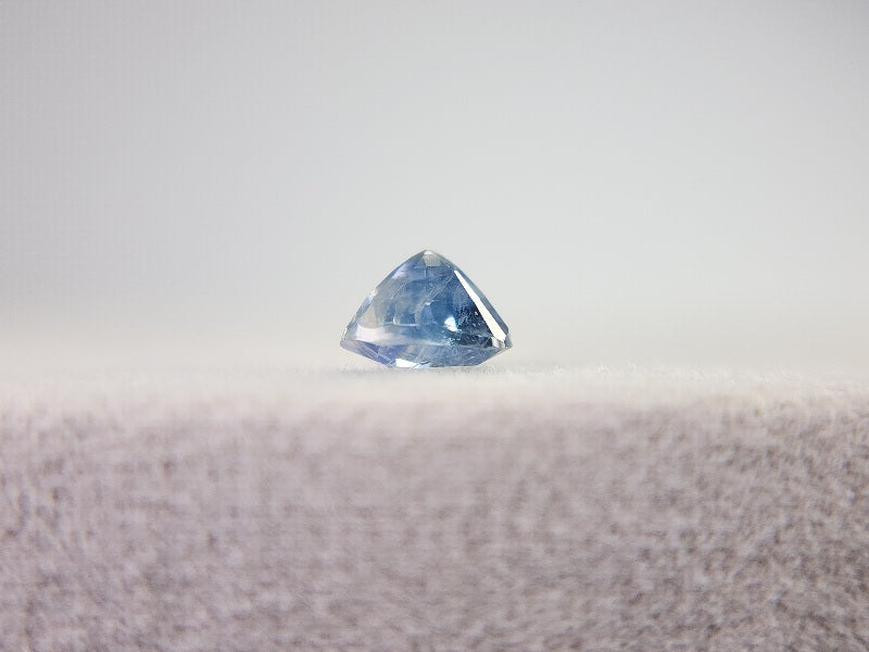 SA-68　蛍光！サファイア　0.87ct